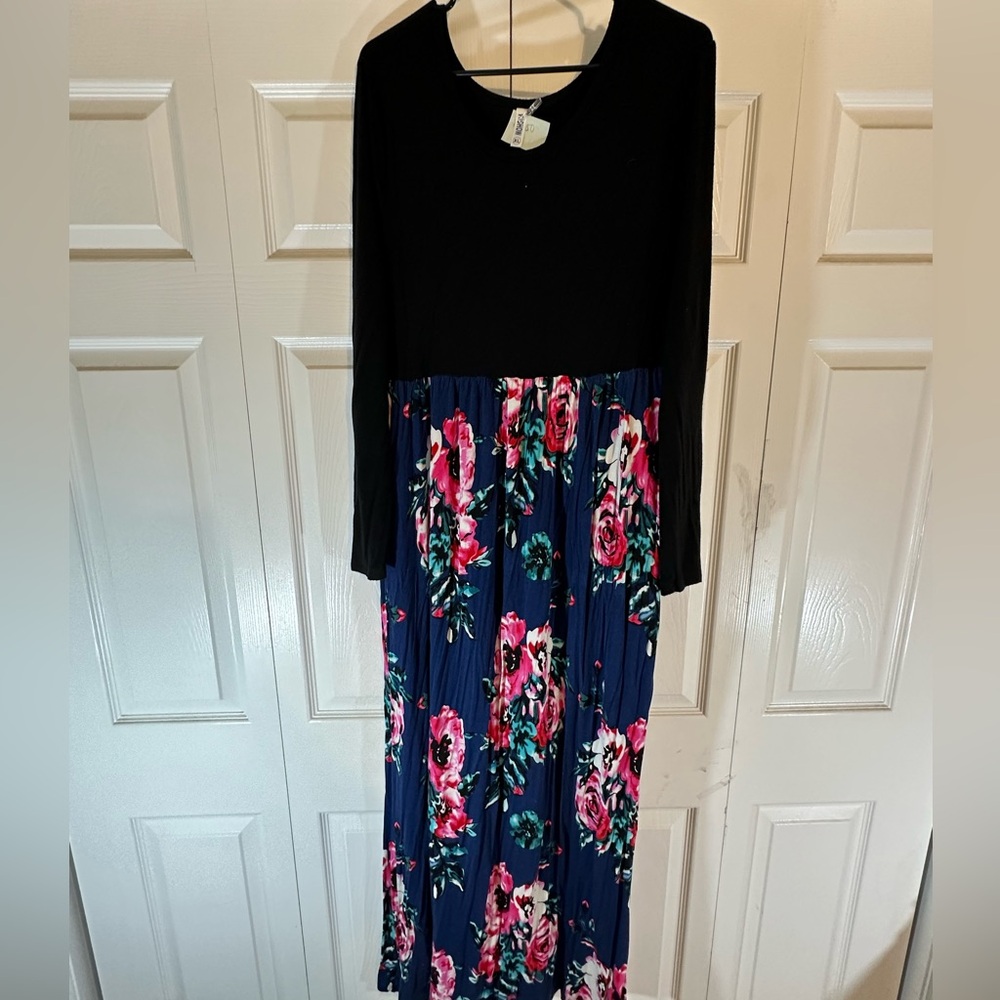 Long black and floral dress with pockets